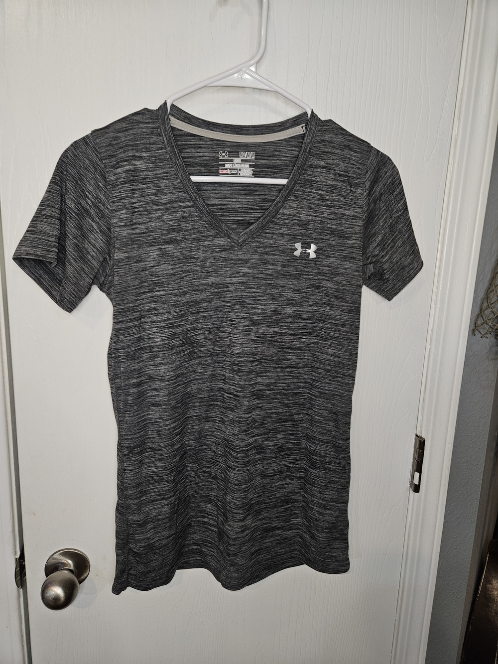 Under Armour Women's Short Sleeve Heathered V-Neck Tee in Charcoal Gray